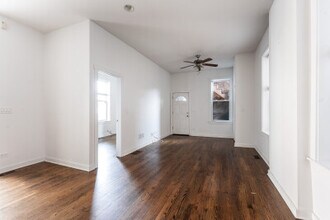 727 N Hoyne Ave in Chicago, IL - Building Photo - Building Photo