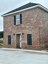 1977 Bayou Rd in Thibodaux, LA - Foto de edificio - Building Photo