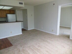 708 Executive Center Dr in West Palm Beach, FL - Building Photo - Building Photo