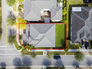 13673 SW 159th Ave in Miami, FL - Building Photo - Building Photo
