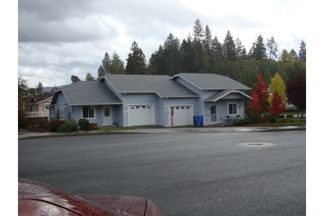 Horizon Village Community in Grants Pass, OR - Building Photo