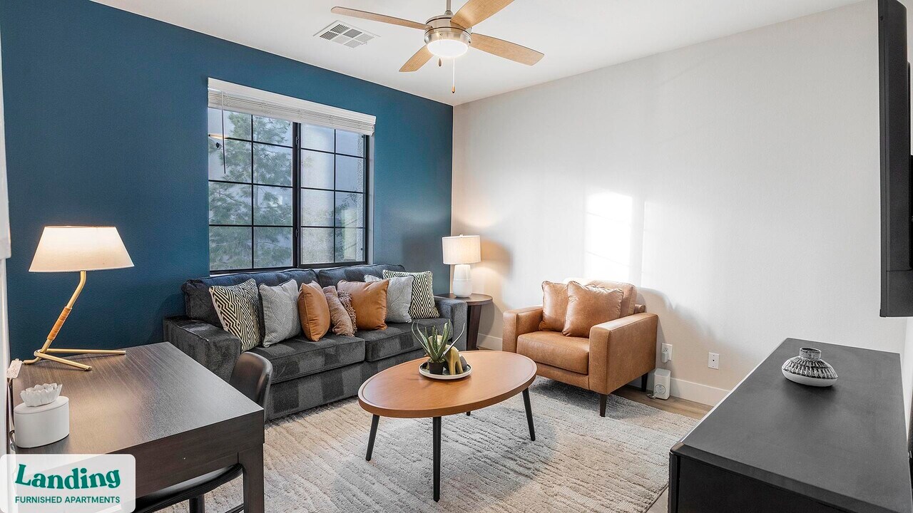 9242 W Russell Rd in Las Vegas, NV - Building Photo