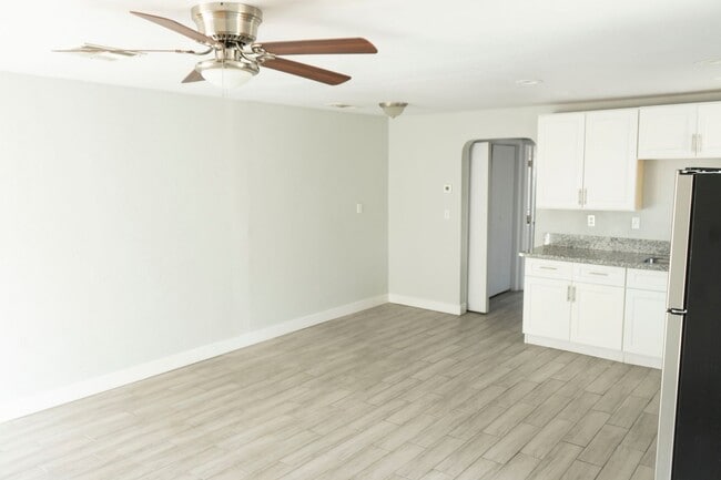 150 E Utah Ave in Las Vegas, NV - Building Photo - Building Photo