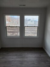 4988 Weyerhaeuser Rd, Unit 2 in Klamath Falls, OR - Foto de edificio - Building Photo