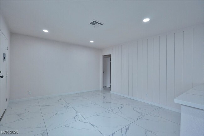 property at 4023 Cll Del Sol