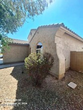 17967 W Lawrence Ln in Waddell, AZ - Foto de edificio - Building Photo