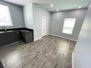 1303 Quitaca Dr, Unit 1 in Edinburg, TX - Building Photo - Building Photo