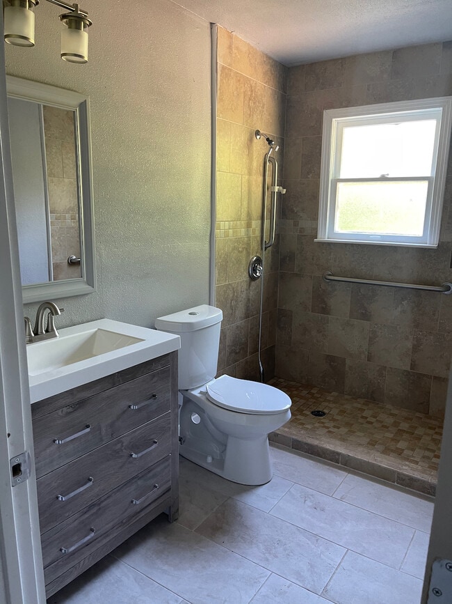 1907 Burnet St in San Antonio, TX - Building Photo - Building Photo