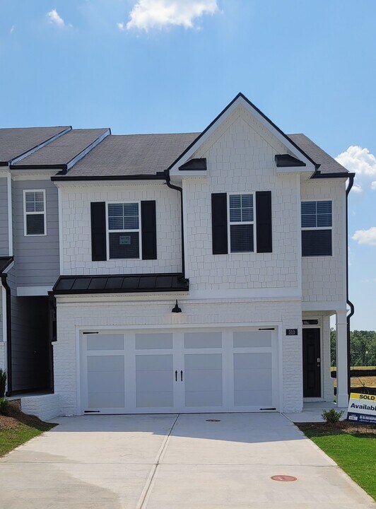 310 1st St in Stockbridge, GA - Building Photo