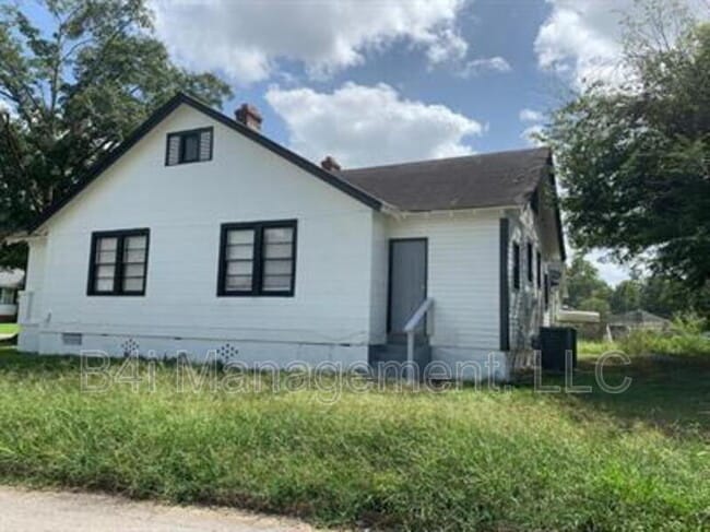 property at 4018 3rd Ave