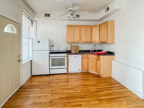 3056 N Greenview Ave, Unit 3 in Chicago, IL - Building Photo - Building Photo