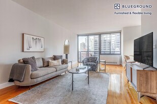 235 W 48th St in New York, NY - Building Photo