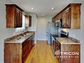 325 Brandywine Ln in Springfield, TN - Foto de edificio - Building Photo