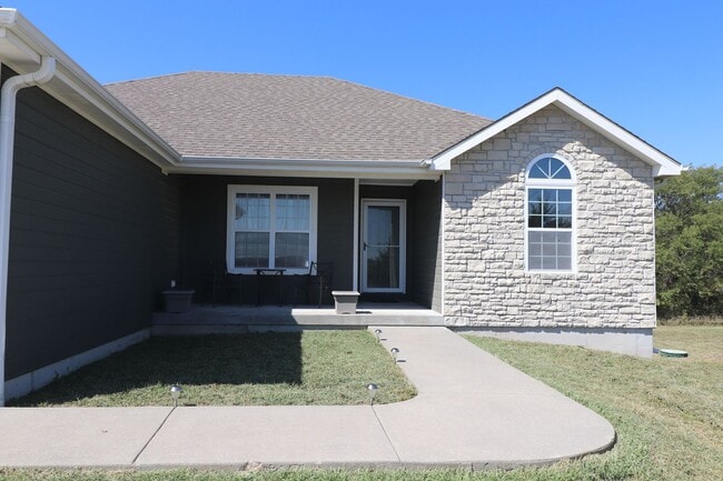 1414 N Milford Lk Rd in Junction City, KS - Building Photo - Building Photo