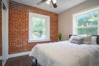 Courtyard On Maple Apartments-Student Housing photo'