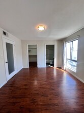215 N Mariposa Ave in Los Angeles, CA - Foto de edificio - Building Photo