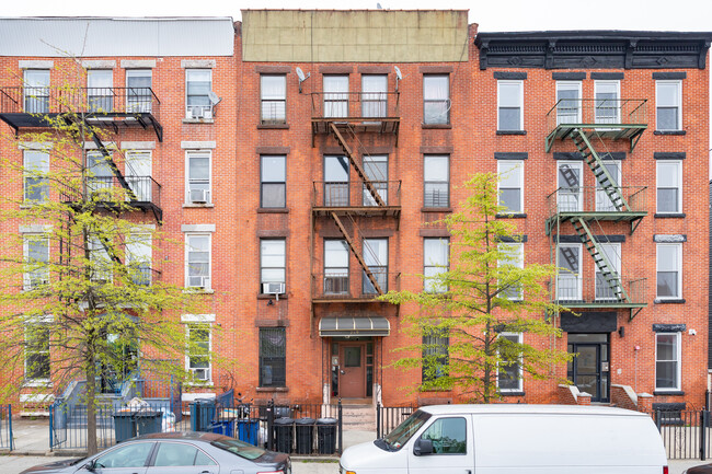 219 Hopkinson Avenue in Brooklyn, NY - Building Photo - Building Photo