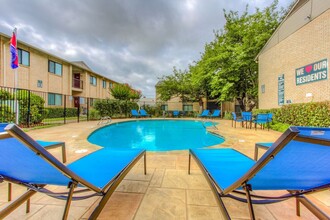 Valley Creek Apartments in Hurst, TX - Foto de edificio - Building Photo