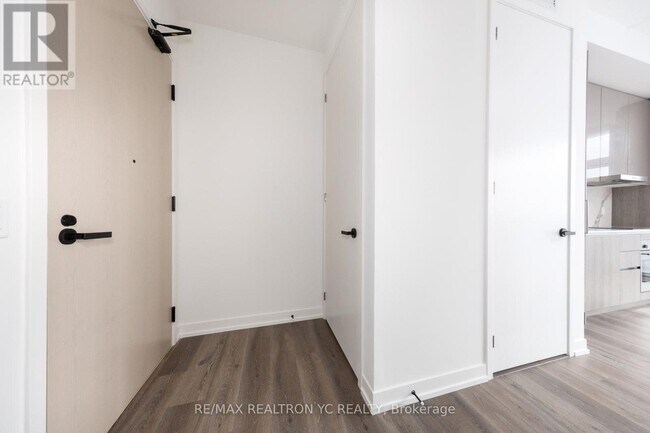 225-4225 Commerce St in Vaughan, ON - Building Photo - Building Photo