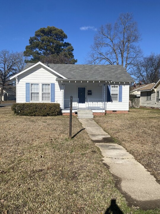 1211 W 32nd Ave in Pine Bluff, AR - Building Photo