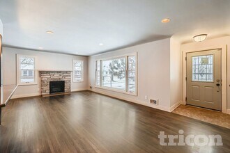 6100 Colfax Ln S, Unit 2 in Minneapolis, MN - Foto de edificio - Building Photo