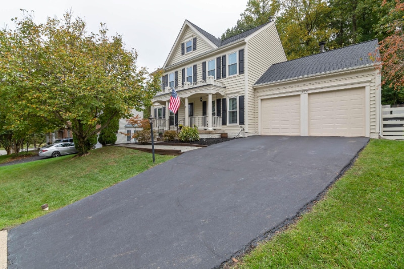 16003 Kenilworth Ct in Woodbridge, VA - Building Photo