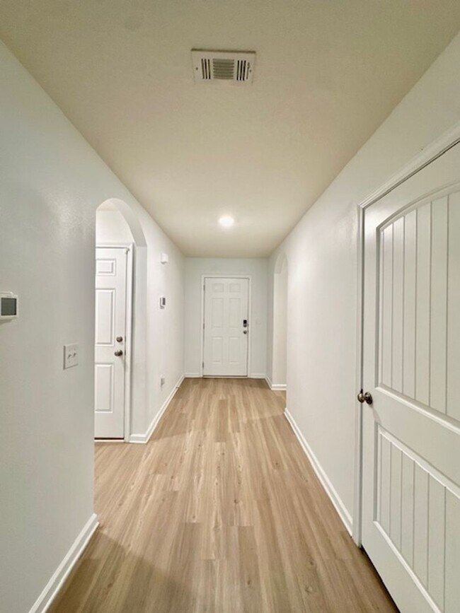 348 Merlin Ct in Crestview, FL - Building Photo - Building Photo