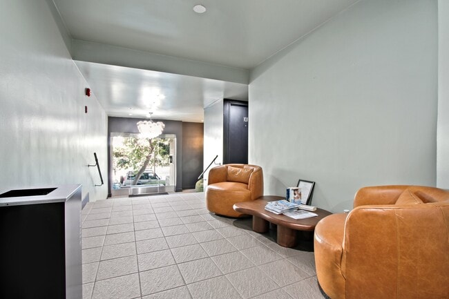727 Westbourne in West Hollywood, CA - Building Photo - Building Photo