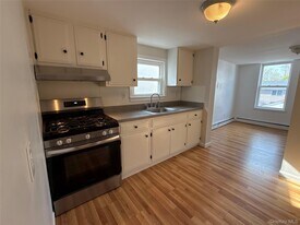 49 1/2 Elm St in Sleepy Hollow, NY - Building Photo