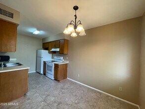 37217 N Conestoga Trail in Cave Creek, AZ - Foto de edificio - Building Photo