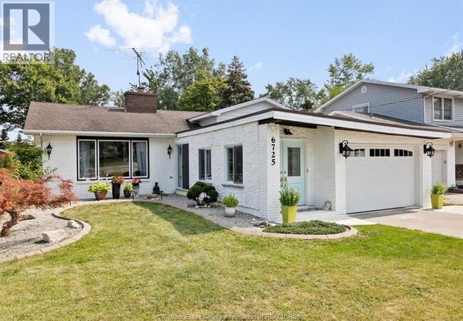 6725 Riverside Dr E in Windsor, ON - Building Photo - Building Photo