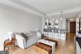 4960 Fairmont Ave in Bethesda, MD - Building Photo - Building Photo
