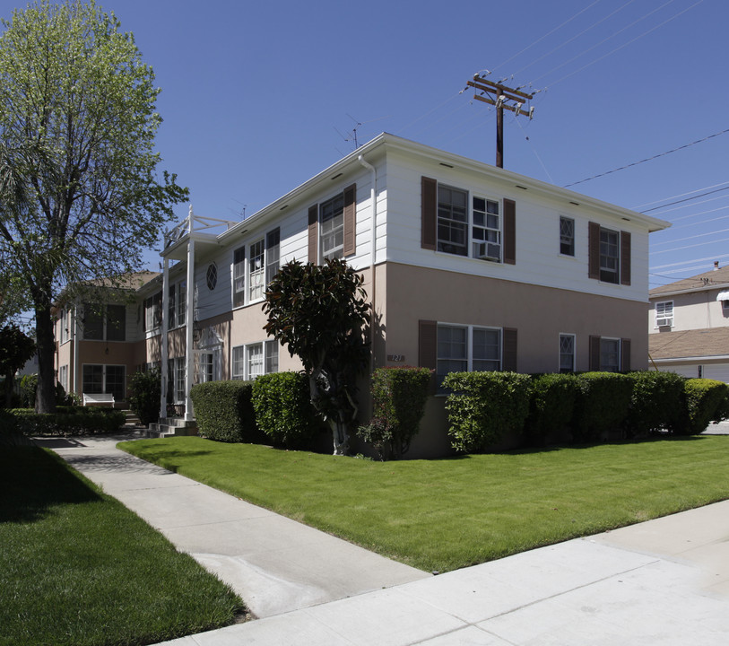 121 N Parish Pl in Burbank, CA - Foto de edificio