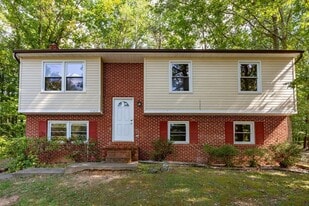 10409 Daniels Ct in Spotsylvania, VA - Building Photo