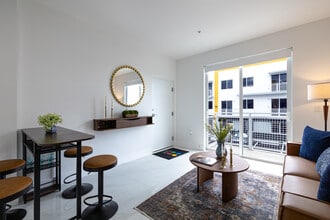 Ecco Lofts in Hialeah, FL - Foto de edificio - Interior Photo