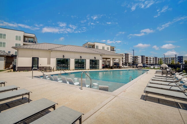 Domain at Chisholm Creek in Oklahoma City, OK - Building Photo - Building Photo