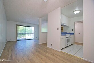 2599 Lakeside Dr in Reno, NV - Building Photo - Building Photo
