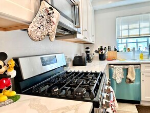 166 Lake Shore Rd, Unit 1 in Boston, MA - Building Photo - Building Photo