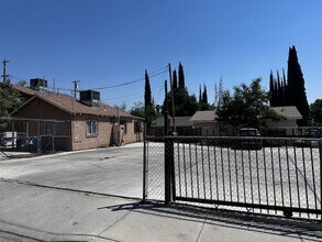 1915 Robinson St in Bakersfield, CA - Building Photo - Building Photo