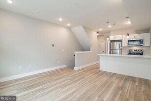 2009 N Darien St in Philadelphia, PA - Building Photo