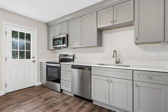 3805 Hillgrand Dr in Durham, NC - Building Photo - Building Photo