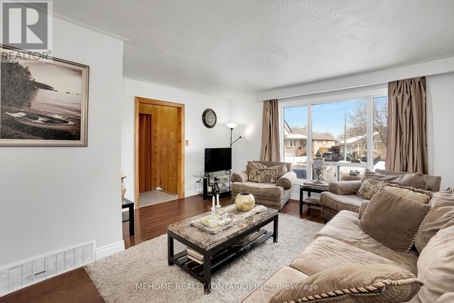1508 Sandgate Crescent