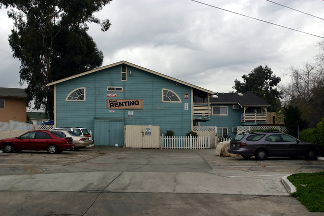 Ben Franklin Colonial in El Cajon, CA - Foto de edificio - Building Photo