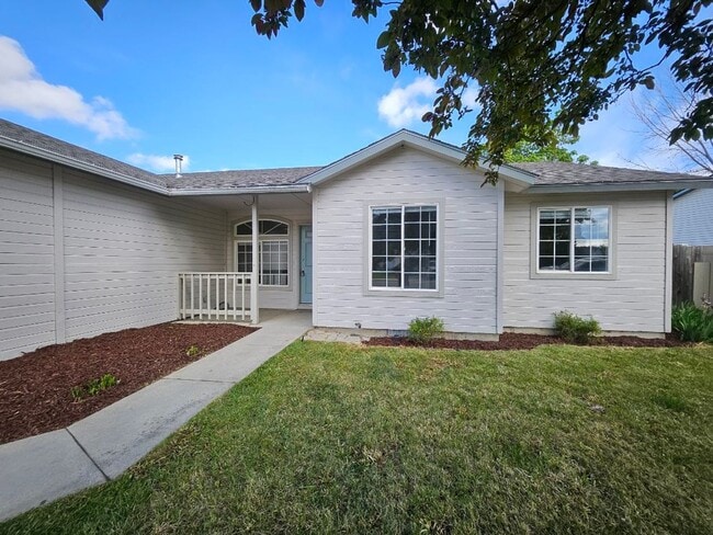 2499 N Capecod Way in Meridian, ID - Building Photo - Building Photo