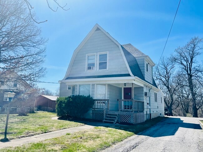 712 S Osteopathy Ave, Unit M in Kirksville, MO - Foto de edificio - Building Photo
