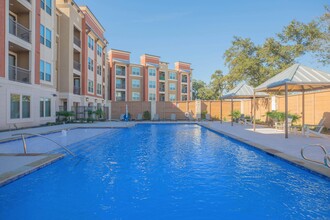 Regency Lofts in Houston, TX - Building Photo - Building Photo