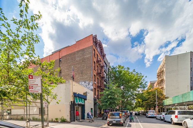 242 E 3rd St in New York, NY - Building Photo - Building Photo