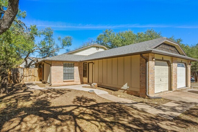 8904 Pineridge Dr in Austin, TX - Building Photo - Building Photo