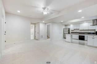 2032 Arch Dr in Falls Church, VA - Building Photo