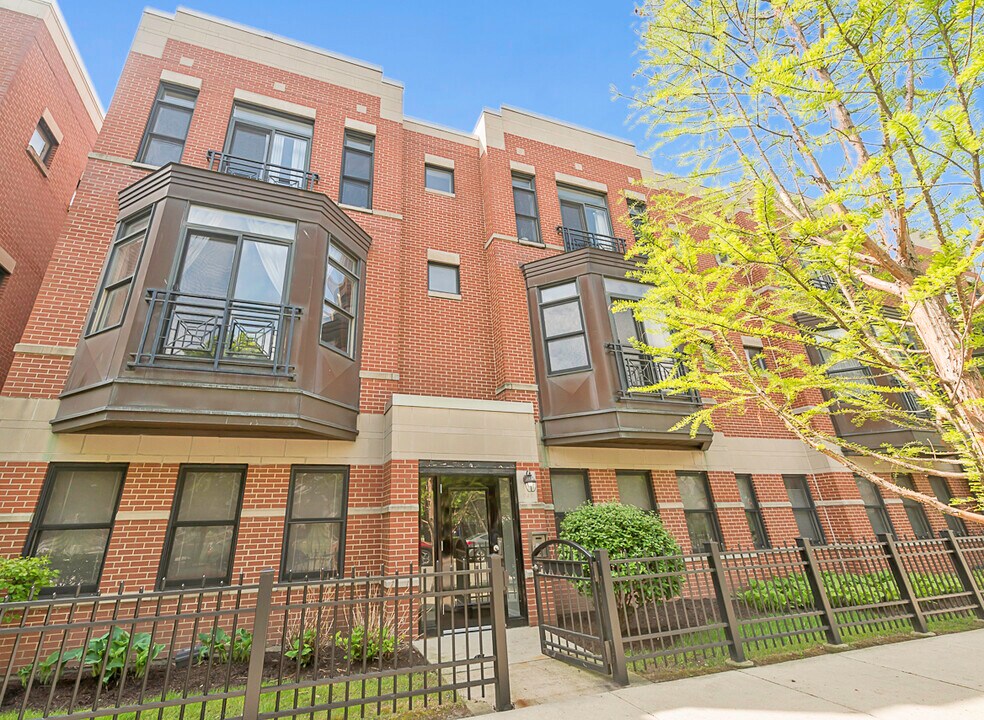 943 W 14th Pl in Chicago, IL - Building Photo